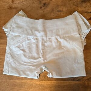 Lululemon Athletica Light Grey Ribbed Capri Leggings